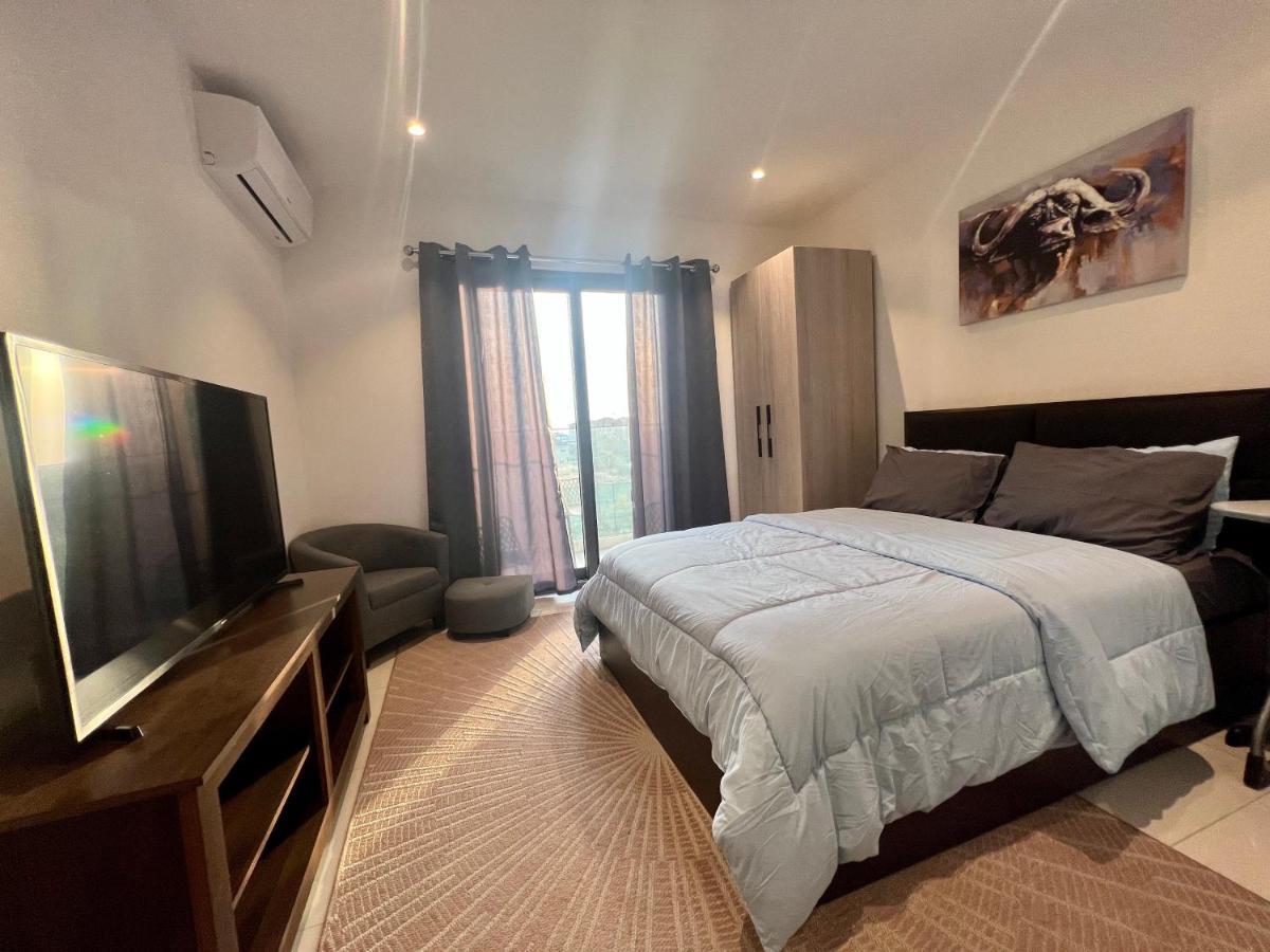 Plsa Airport-The Lennox Apartment Accra Bagian luar foto