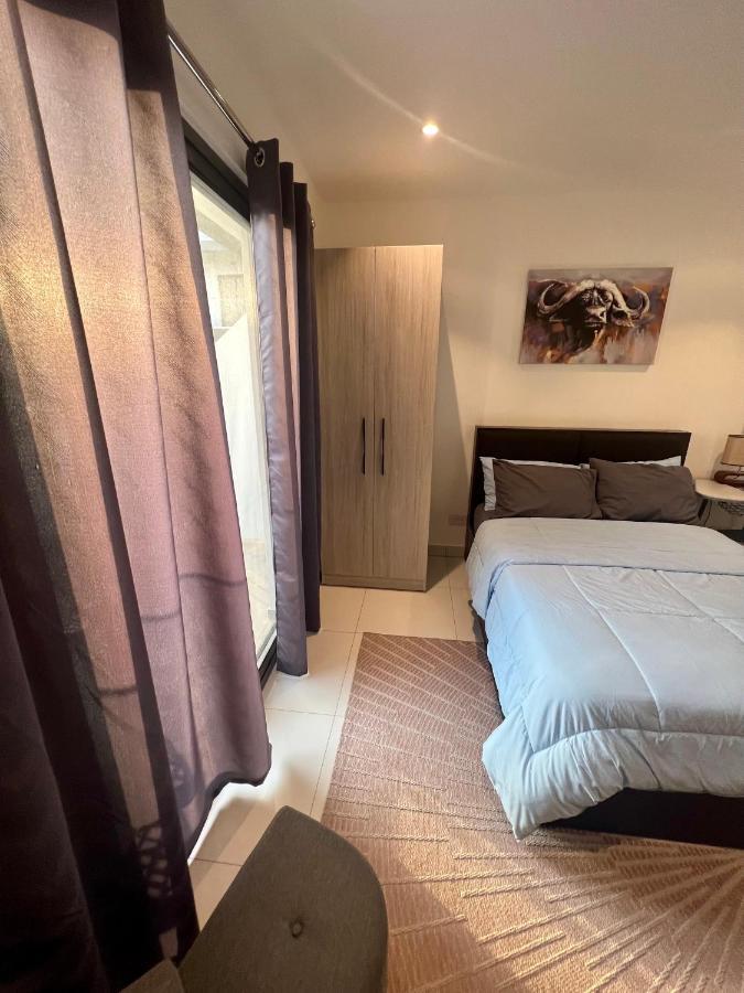 Plsa Airport-The Lennox Apartment Accra Bagian luar foto