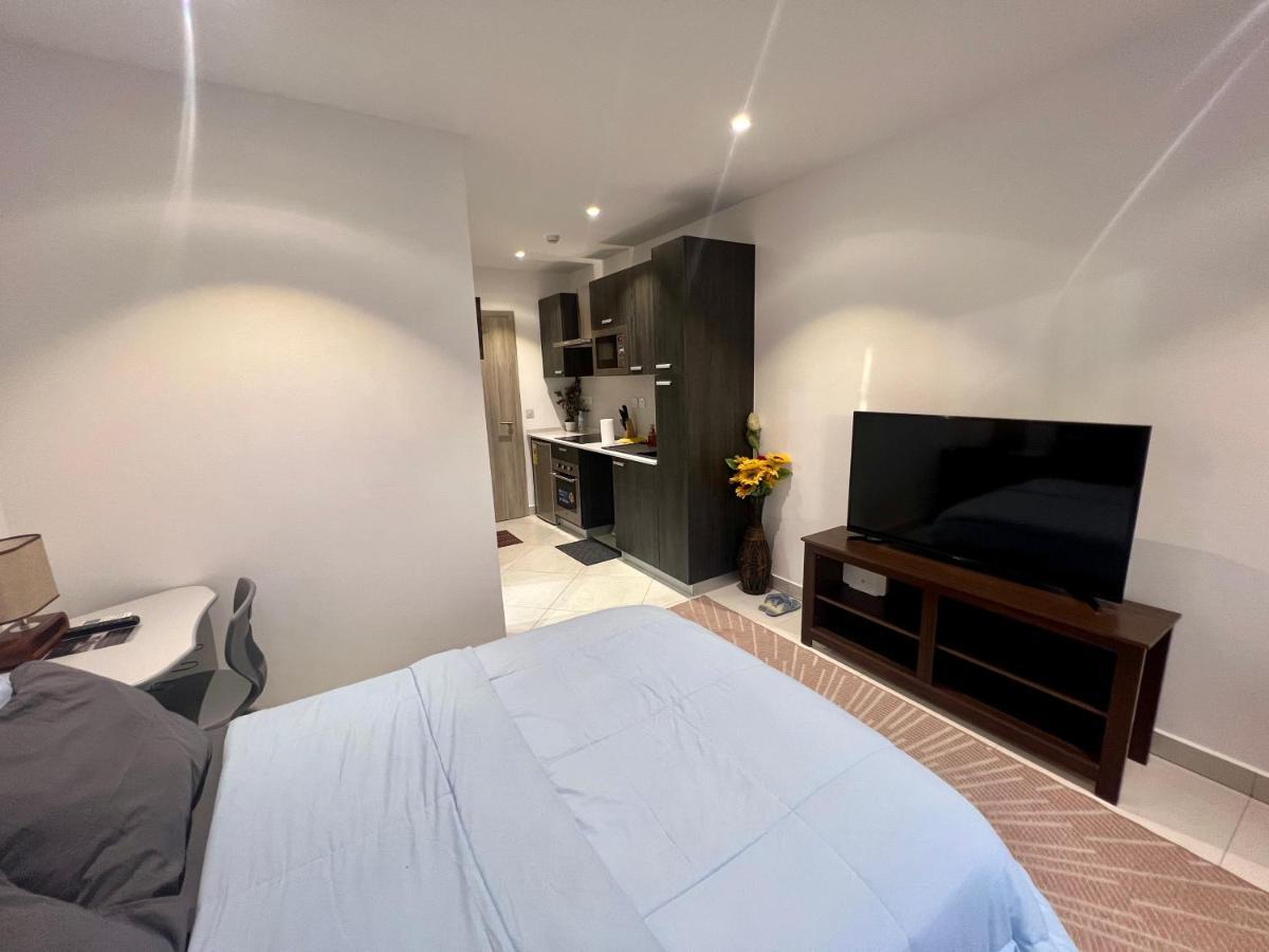Plsa Airport-The Lennox Apartment Accra Bagian luar foto
