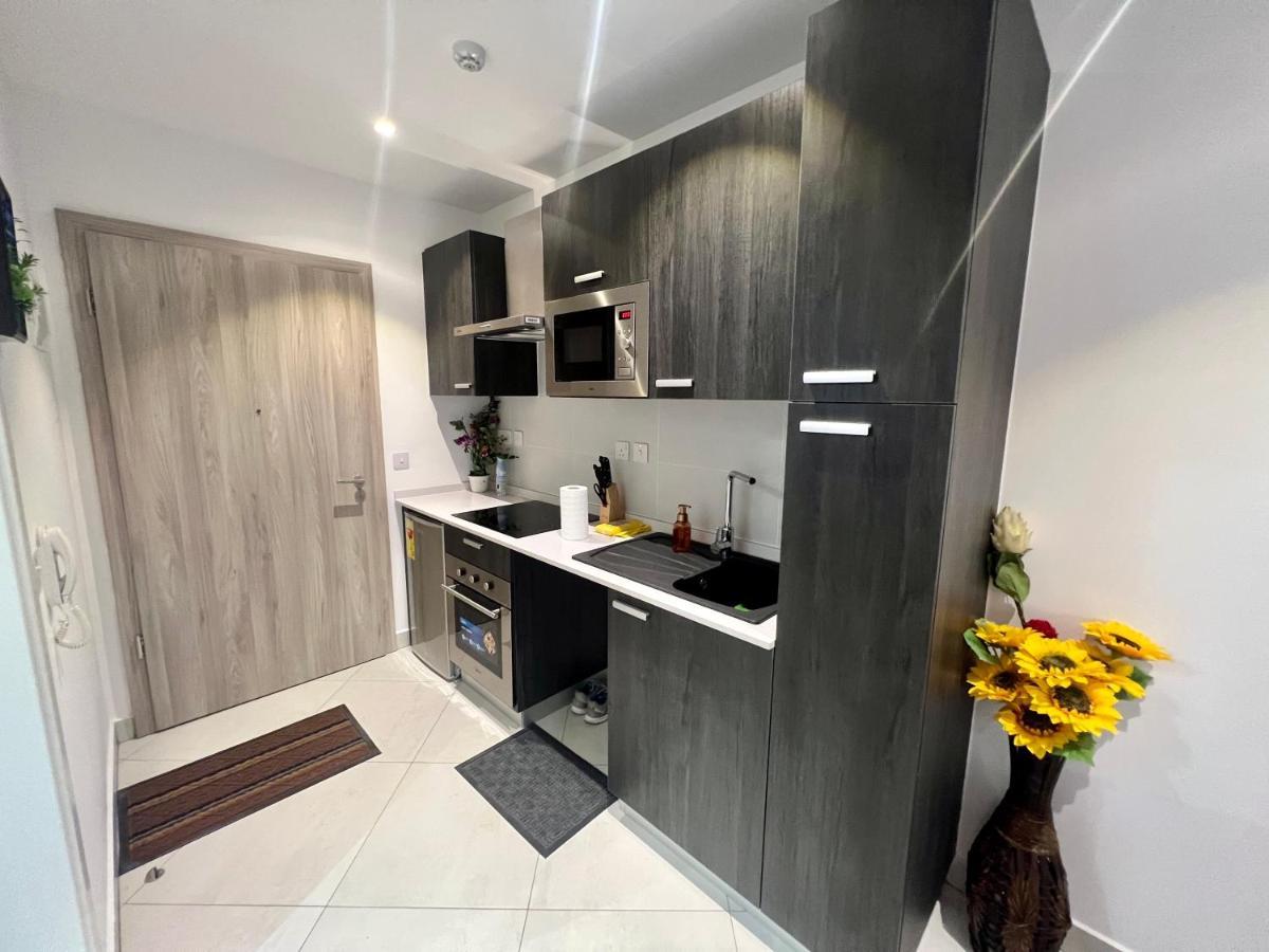 Plsa Airport-The Lennox Apartment Accra Bagian luar foto