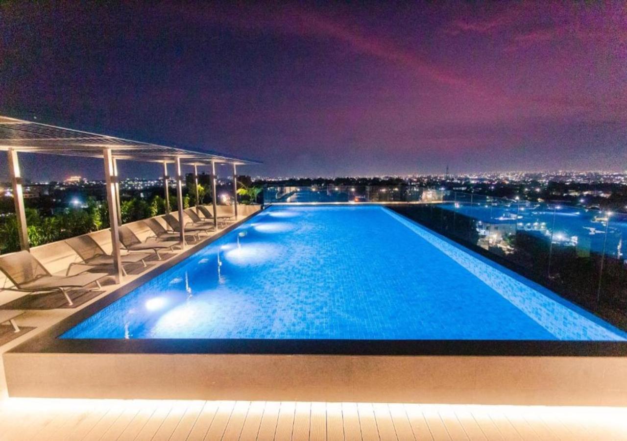 Plsa Airport-The Lennox Apartment Accra Bagian luar foto